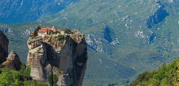Γιορτάζει σήμερα η Ιερά Μονή Αγίας Τριάδος 